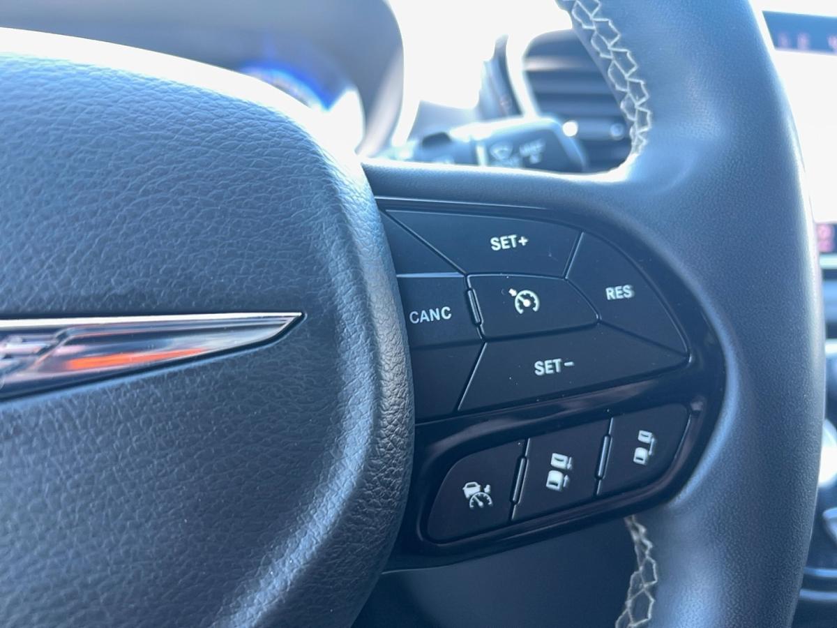 2022 Chrysler Pacifica - Image 24