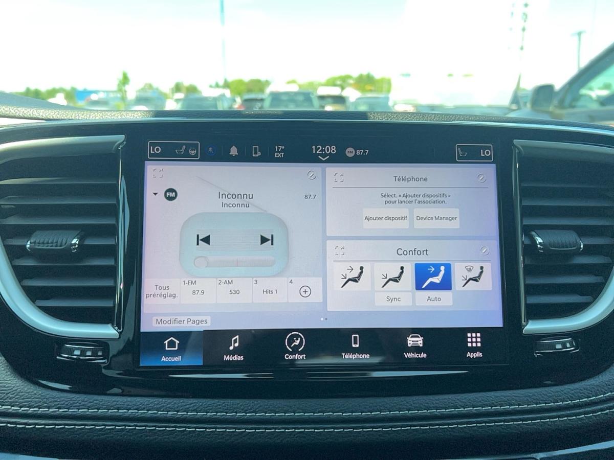 2022 Chrysler Pacifica - Image 26