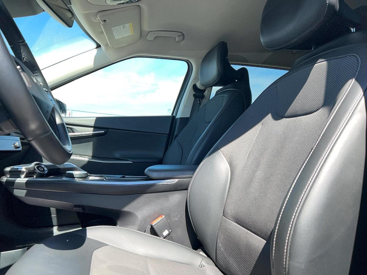2022 Kia EV6 - Image 12