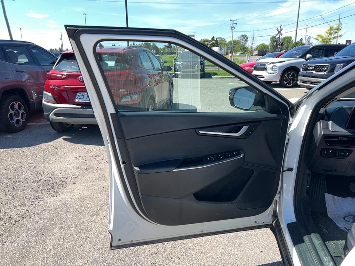 2022 Kia EV6 - Image 14