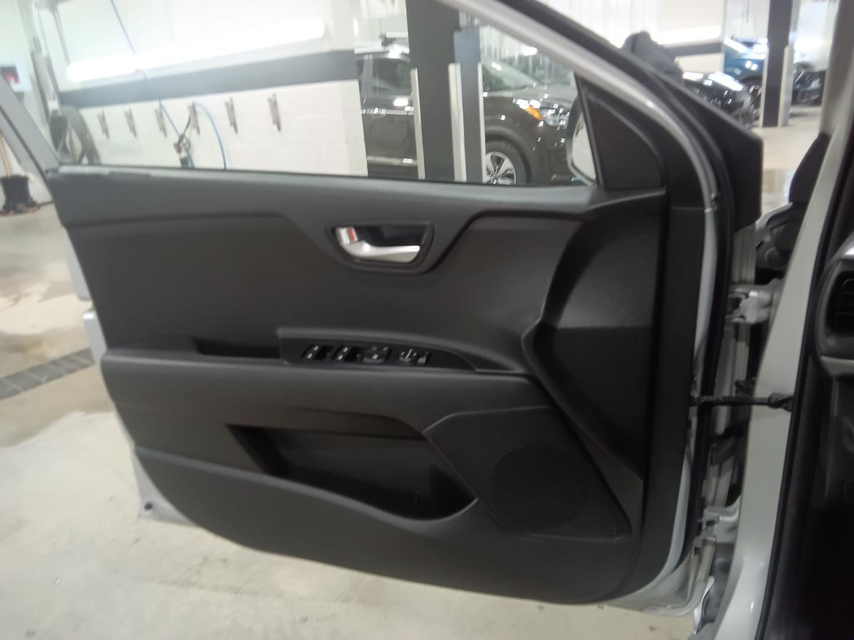 2018 Kia Rio5 - Image 16