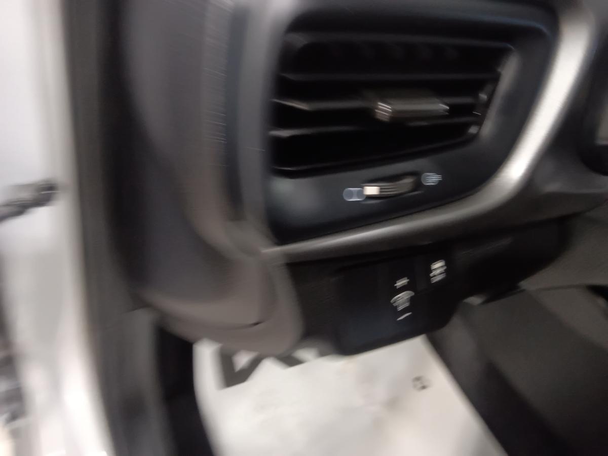 2018 Kia Rio5 - Image 24