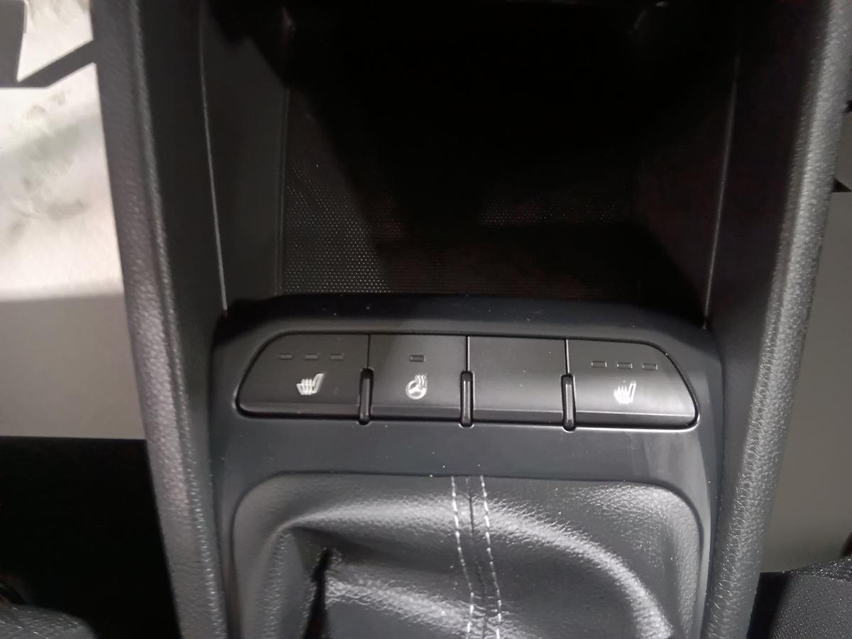 2018 Kia Rio5 - Image 25