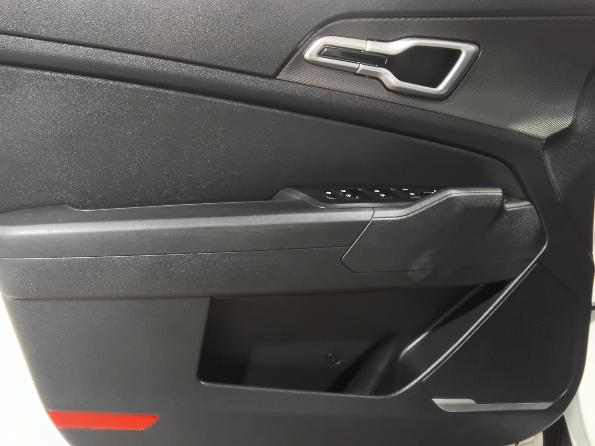 2023 Kia Sportage - Image 17