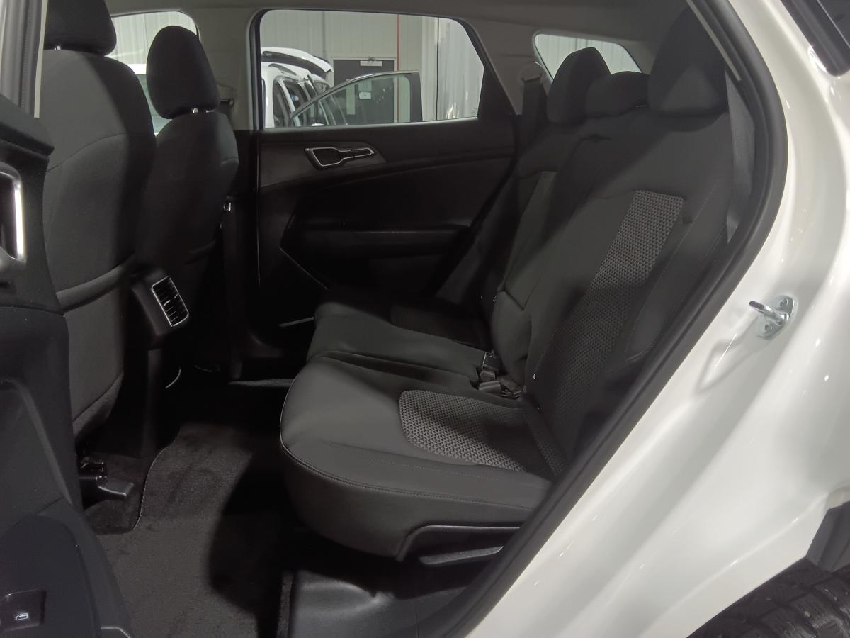 2023 Kia Sportage - Image 24