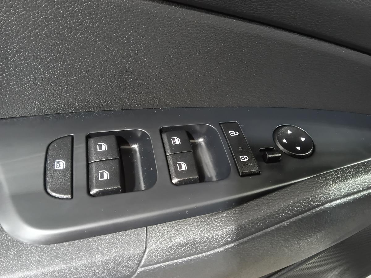 2023 Kia Sportage - Image 25