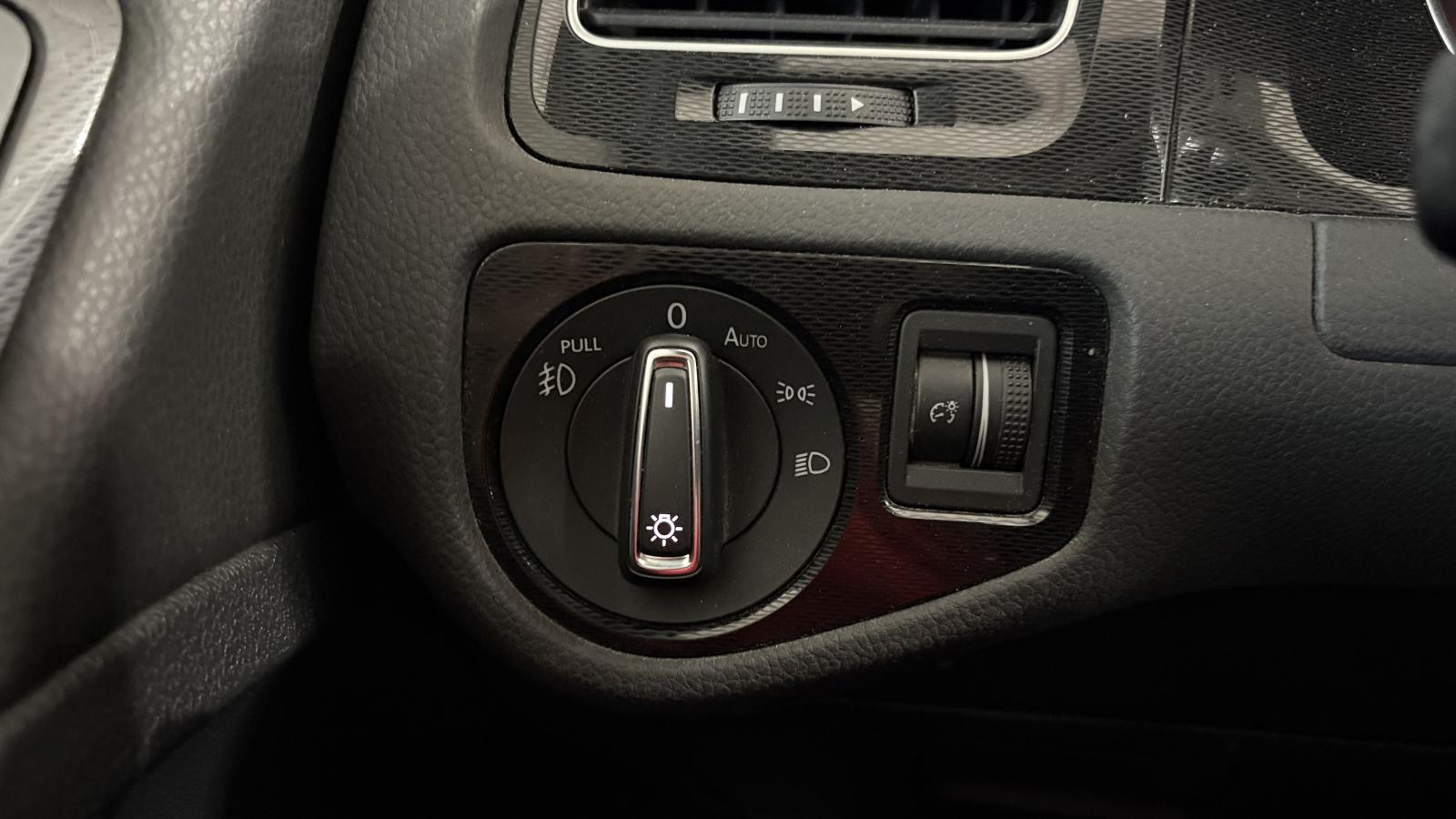 2017 Volkswagen Golf GTI - Image 13