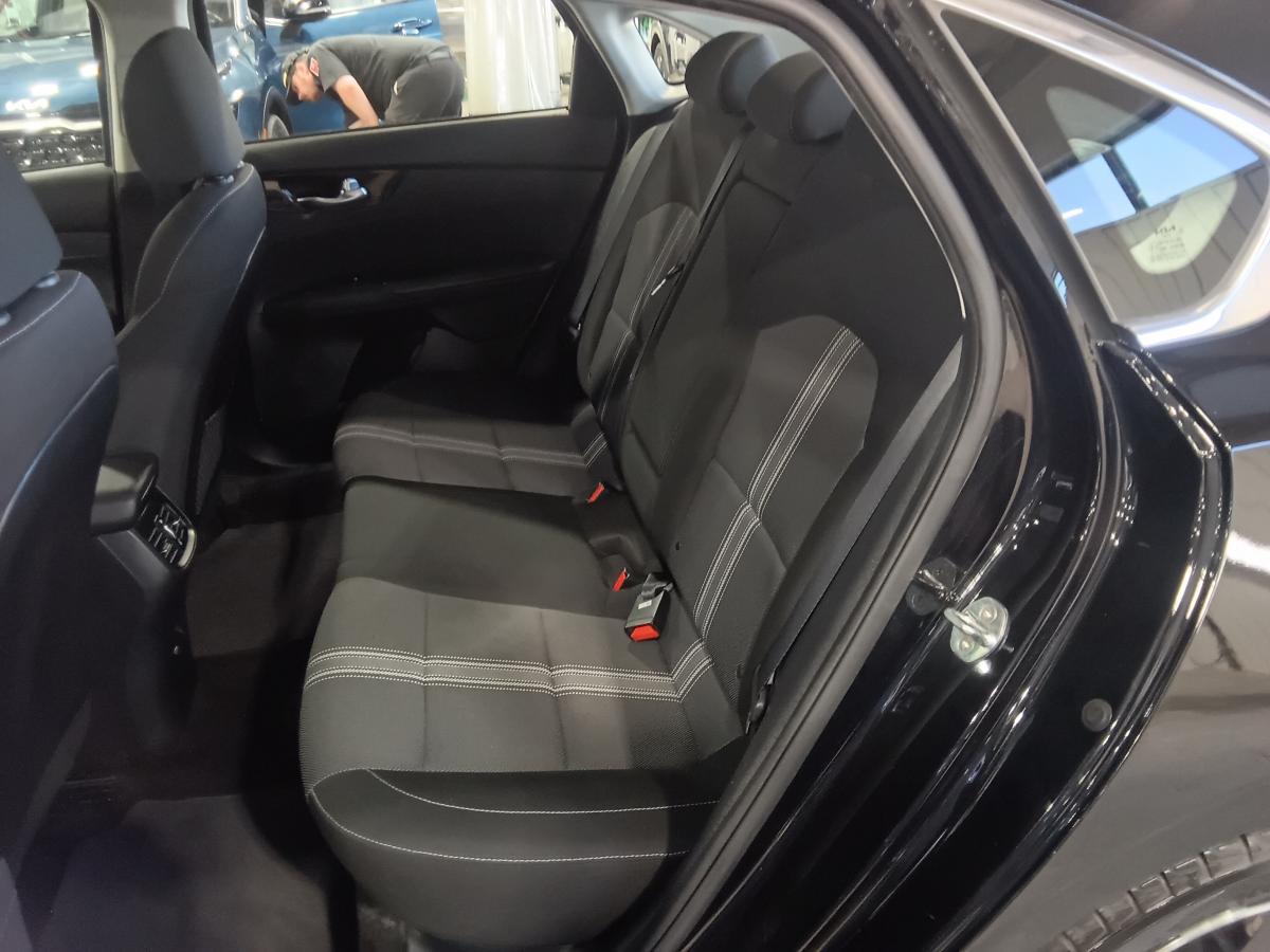 2022 Kia Forte - Image 25