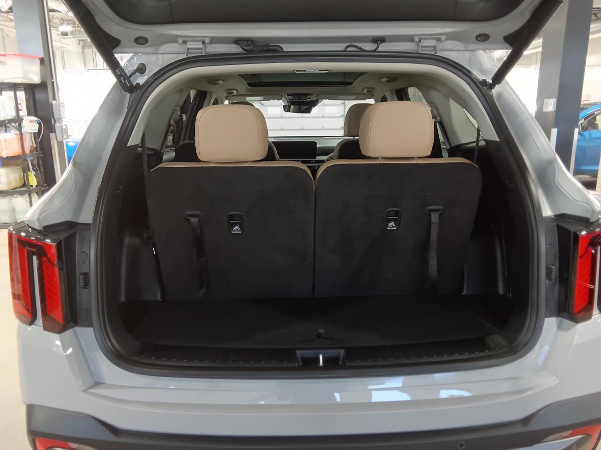 2025 Kia Sorento - Image 9