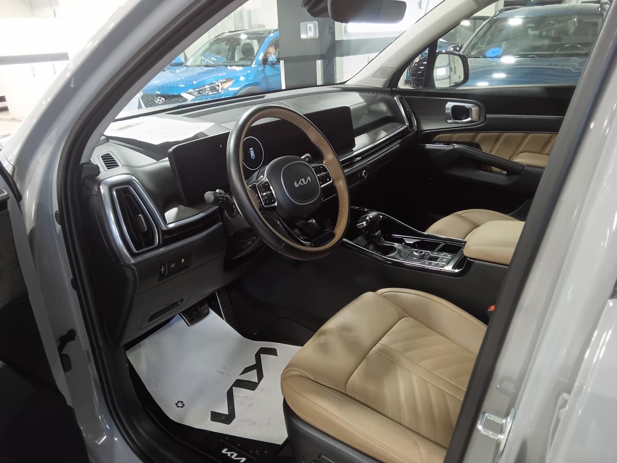 2025 Kia Sorento - Image 14