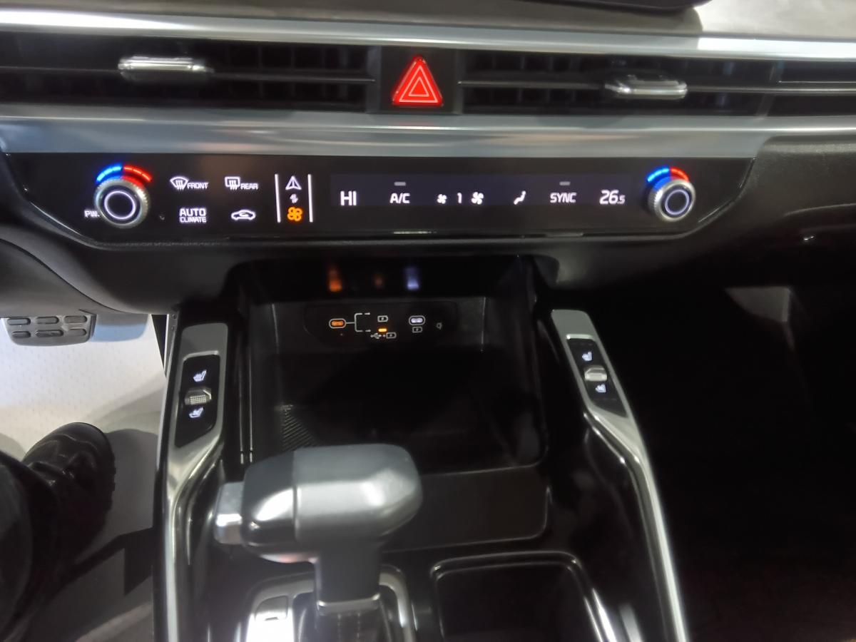 2025 Kia Sorento - Image 30