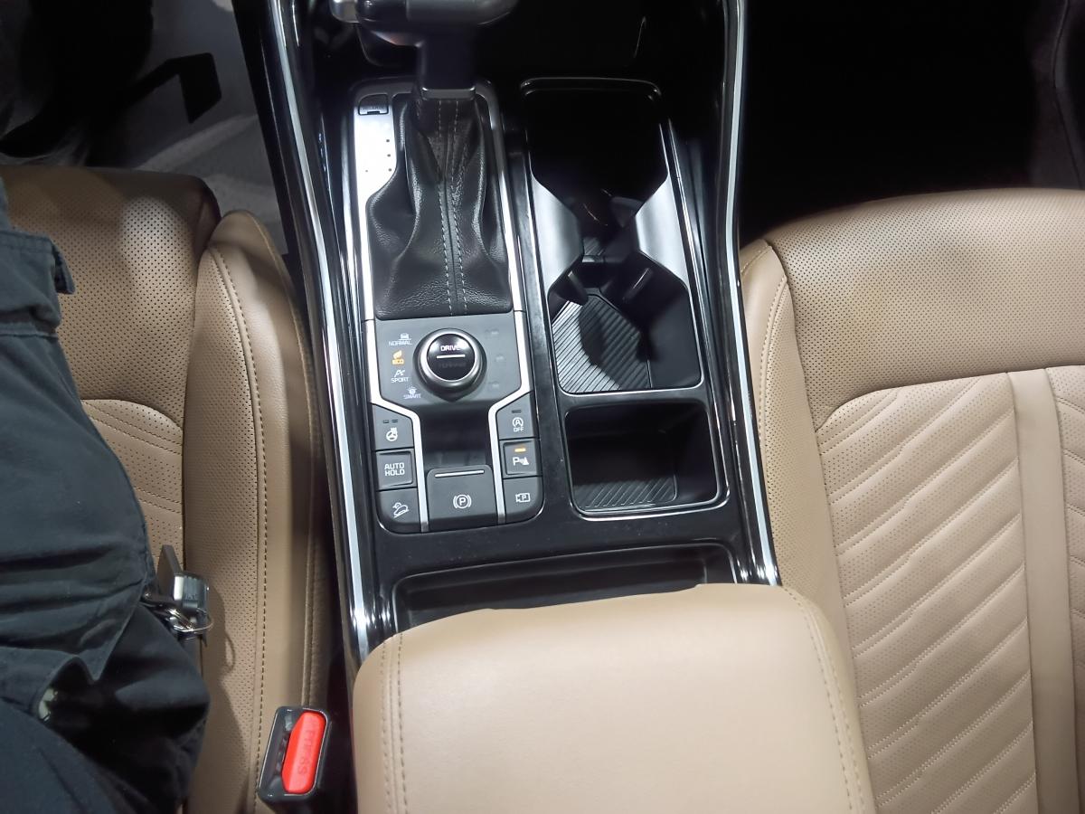 2025 Kia Sorento - Image 31