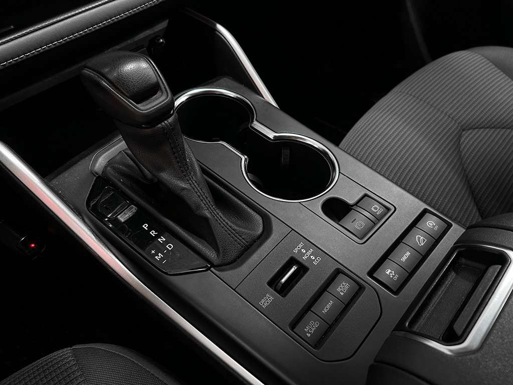 2021 Toyota Highlander - Image 13