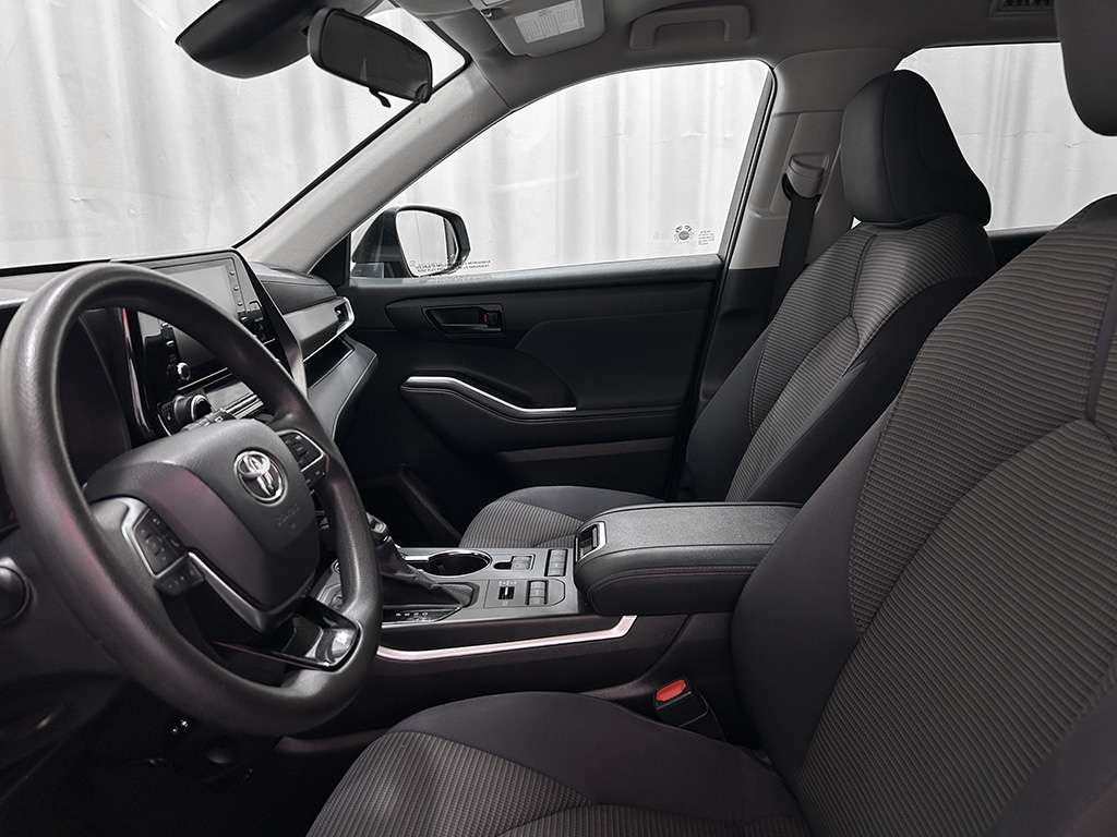 2021 Toyota Highlander - Image 16