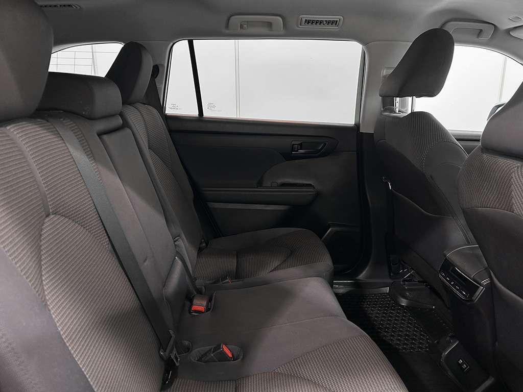 2021 Toyota Highlander - Image 19