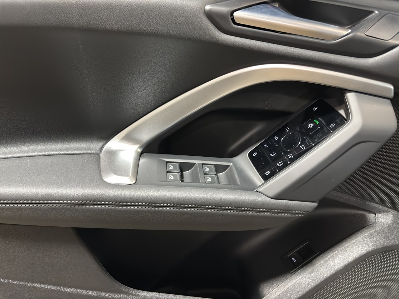 2025 Audi Q5 - Image 9