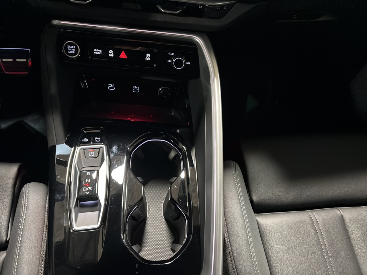 2025 Audi Q5 - Image 15