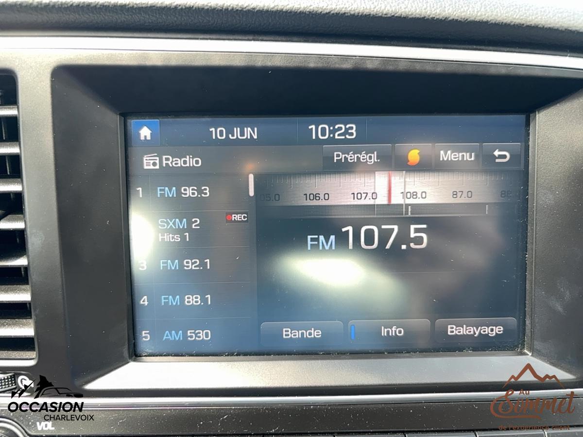 2017 Hyundai Elantra - Image 11