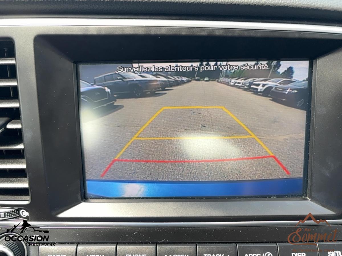 2017 Hyundai Elantra - Image 12