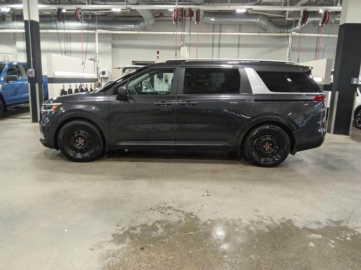 2023 Kia Carnival - Image 3