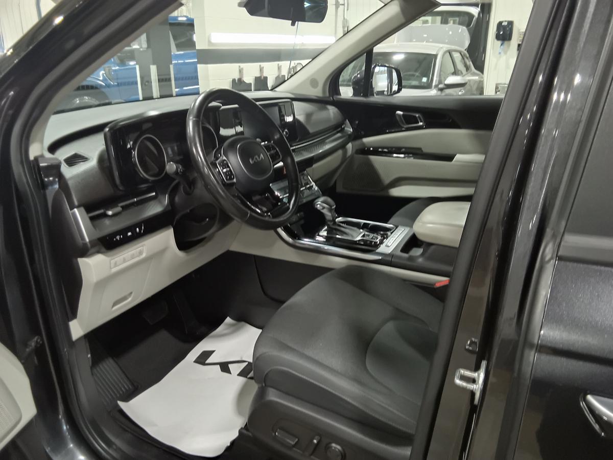 2023 Kia Carnival - Image 12