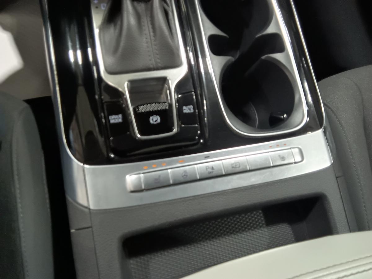 2023 Kia Carnival - Image 24