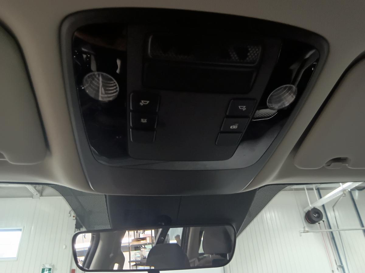2023 Kia Carnival - Image 26