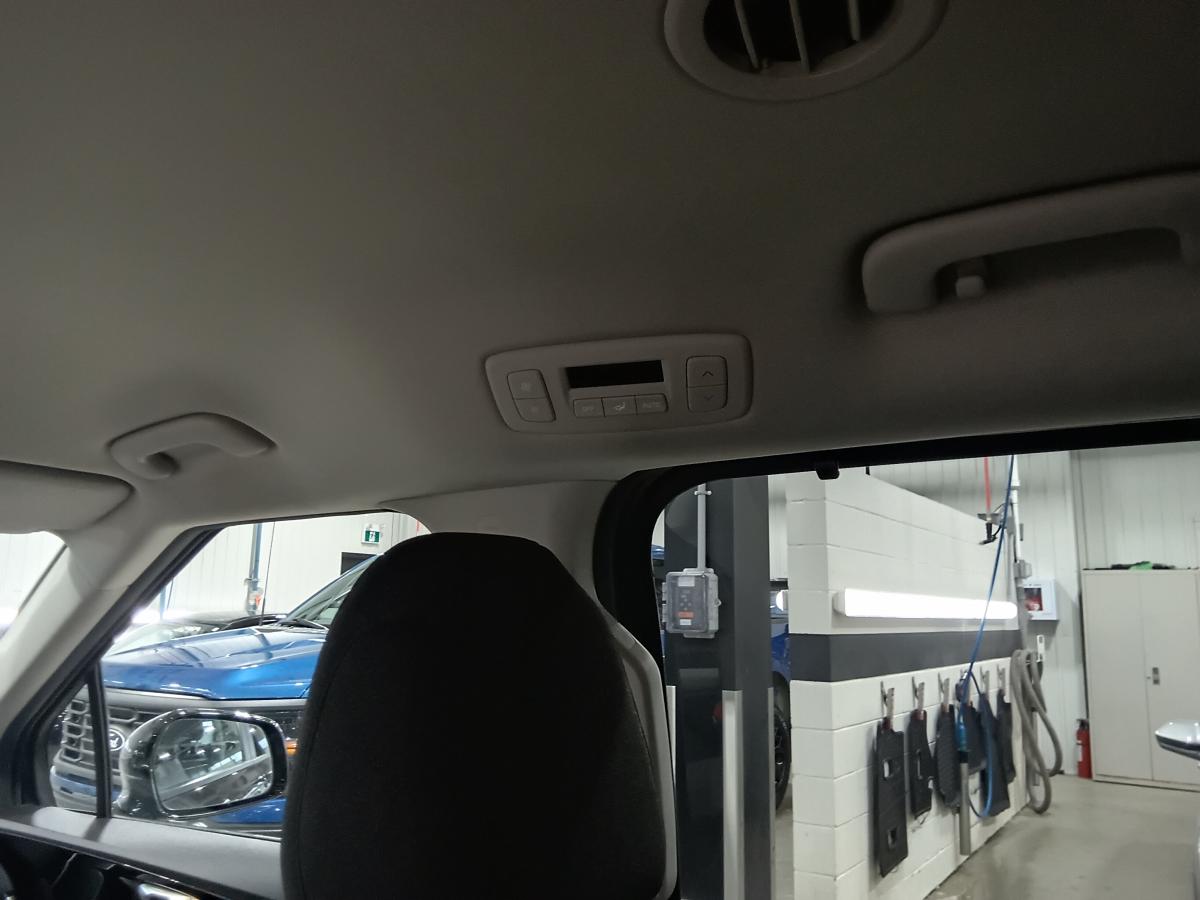 2023 Kia Carnival - Image 28