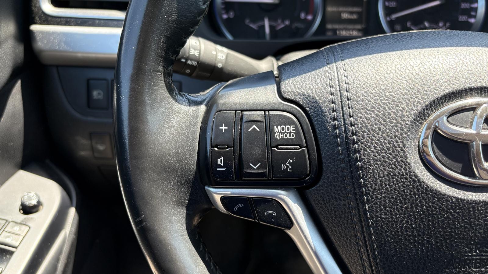 2018 Toyota Highlander - Image 17