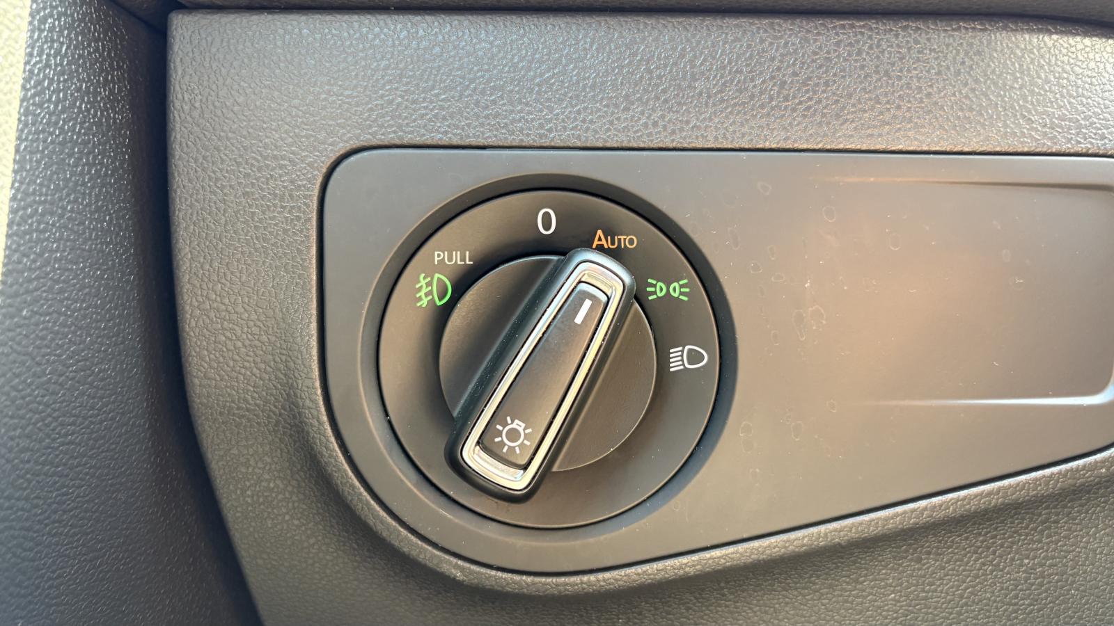 2021 Volkswagen Tiguan - Image 10