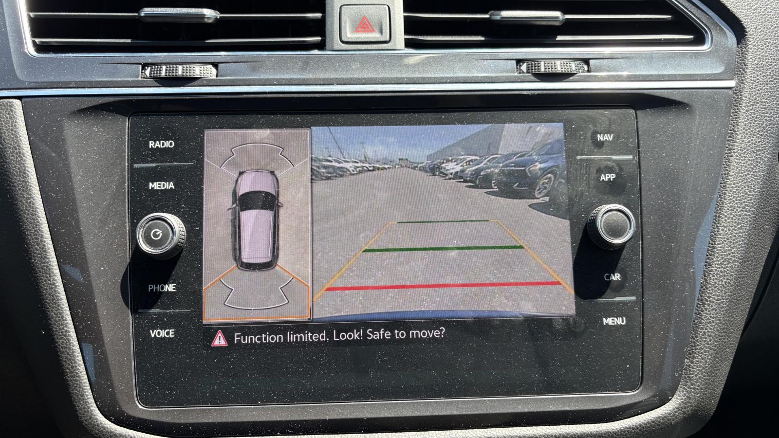 2021 Volkswagen Tiguan - Image 16