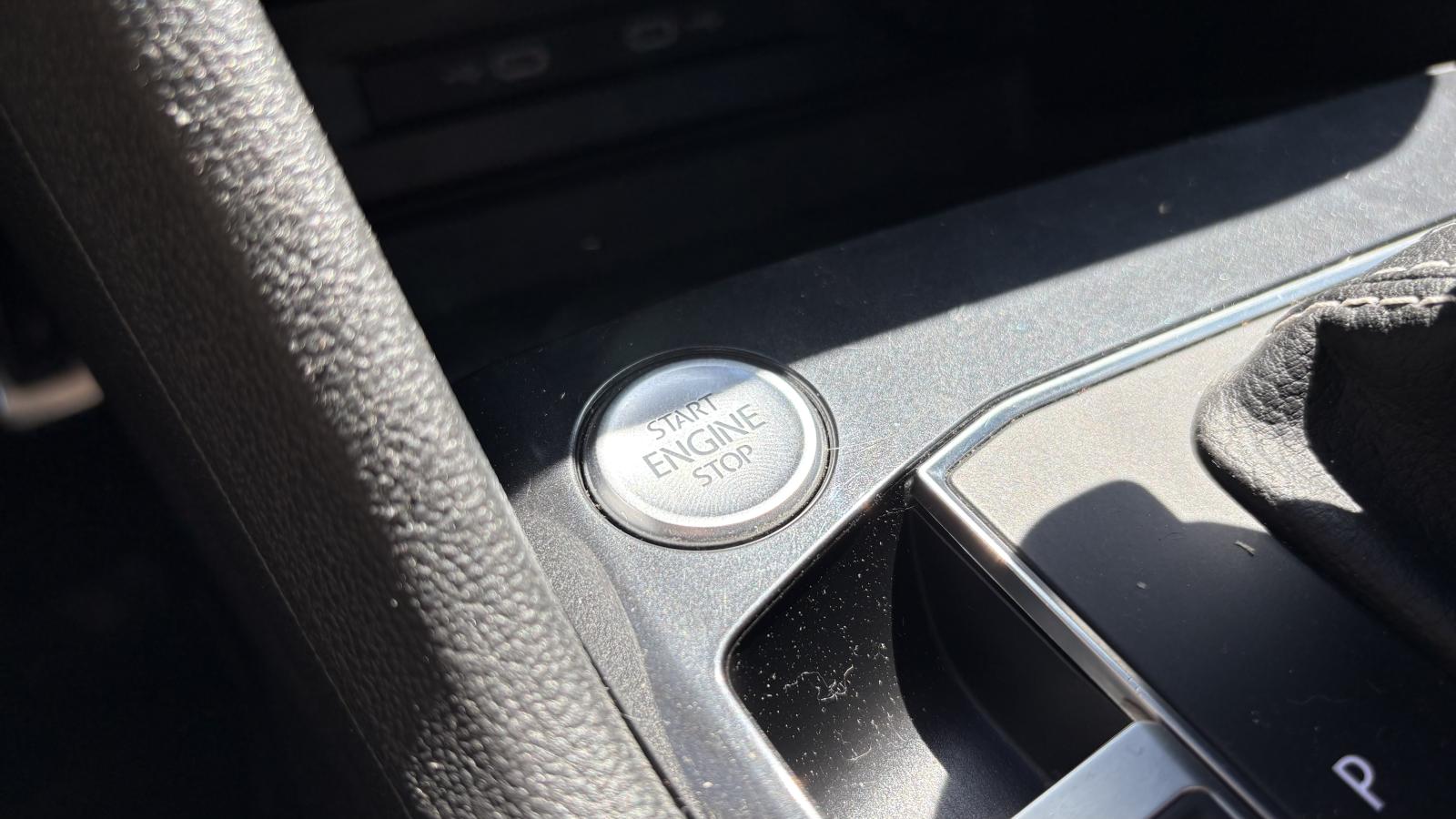 2021 Volkswagen Tiguan - Image 25