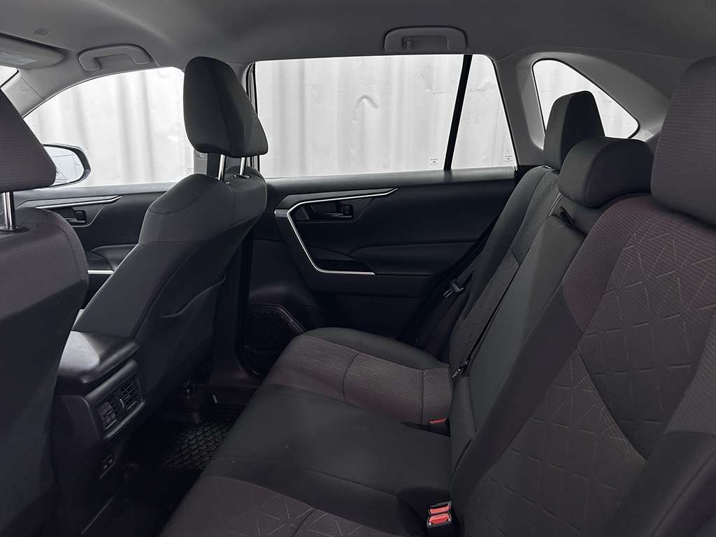 2023 Toyota Rav4 - Image 17