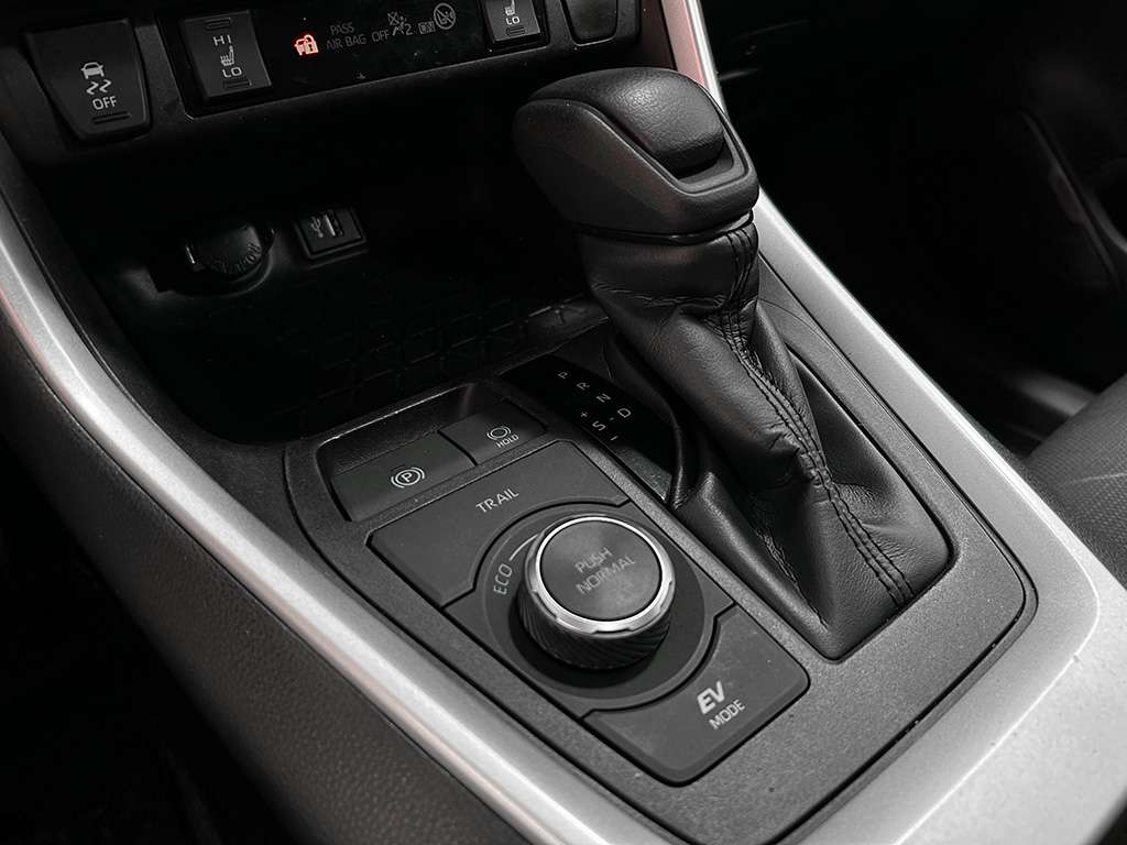 2023 Toyota Rav4 - Image 12