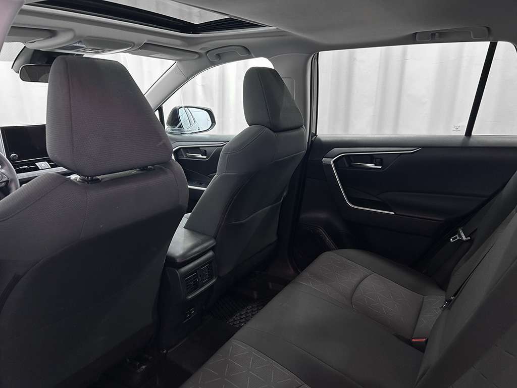 2023 Toyota Rav4 - Image 16