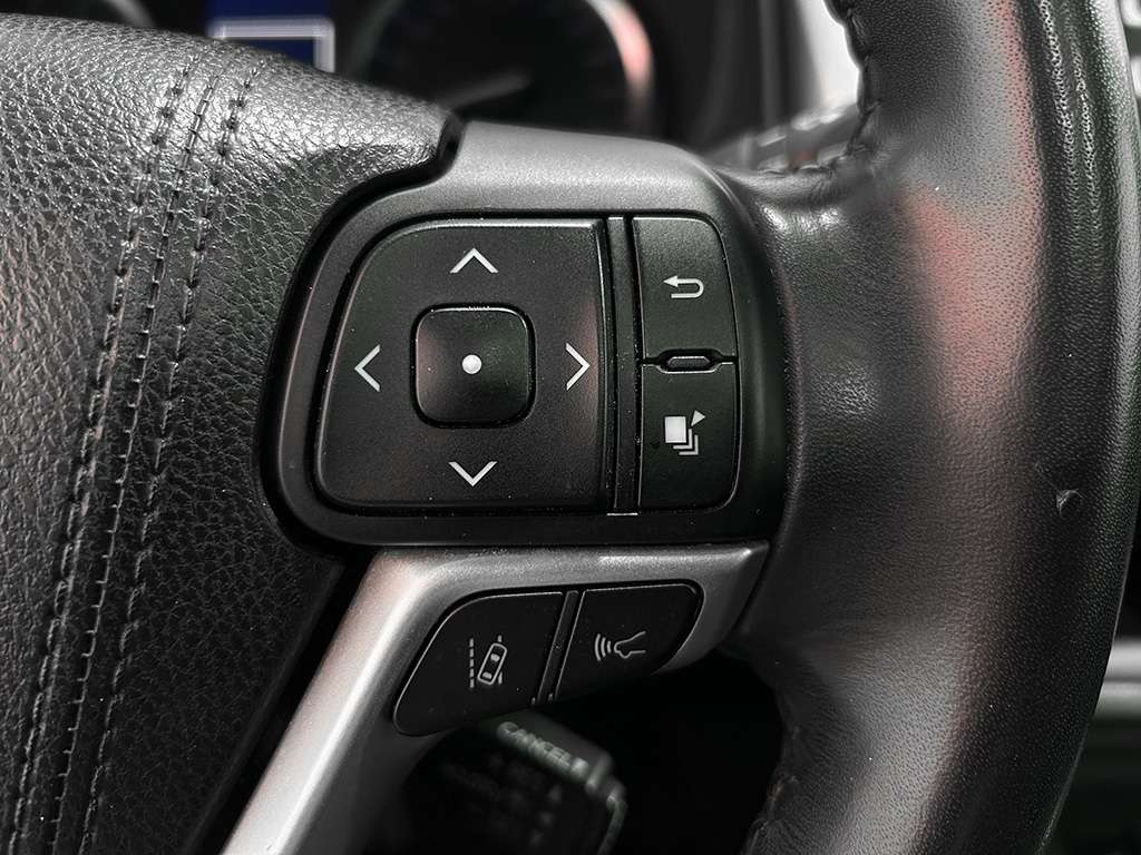 2018 Toyota Highlander - Image 12