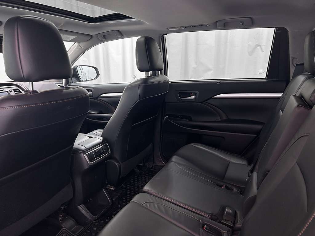 2018 Toyota Highlander - Image 17