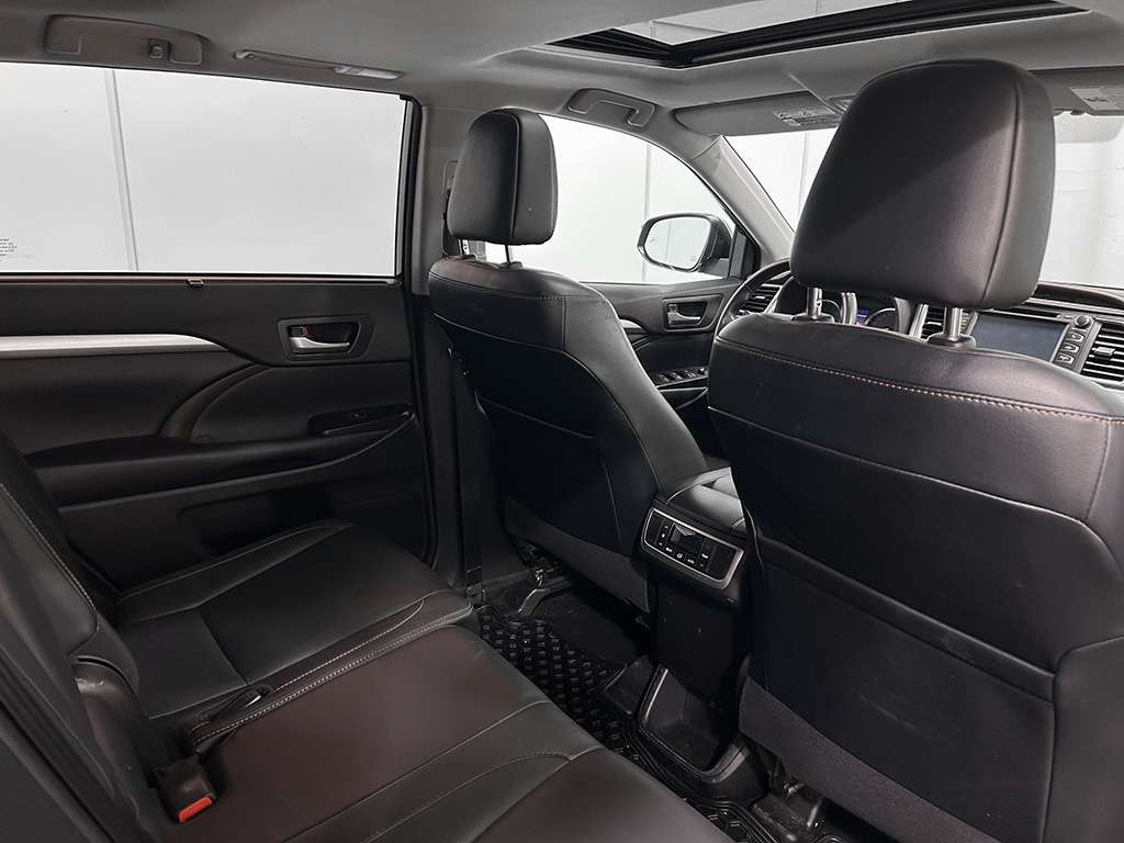 2018 Toyota Highlander - Image 19