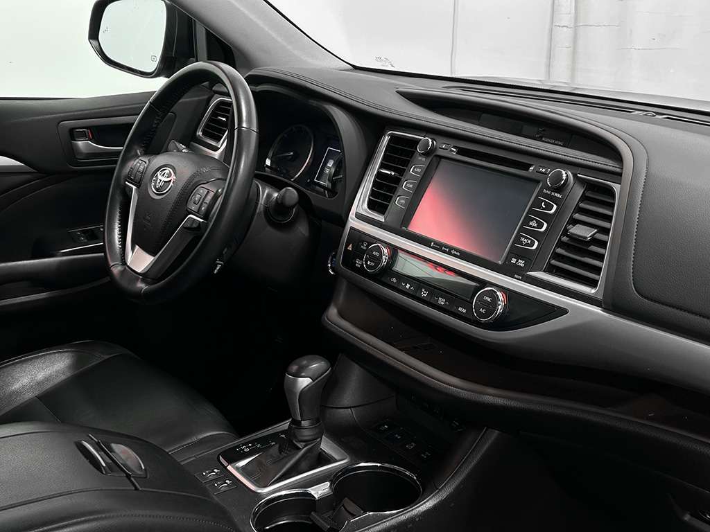 2018 Toyota Highlander - Image 21