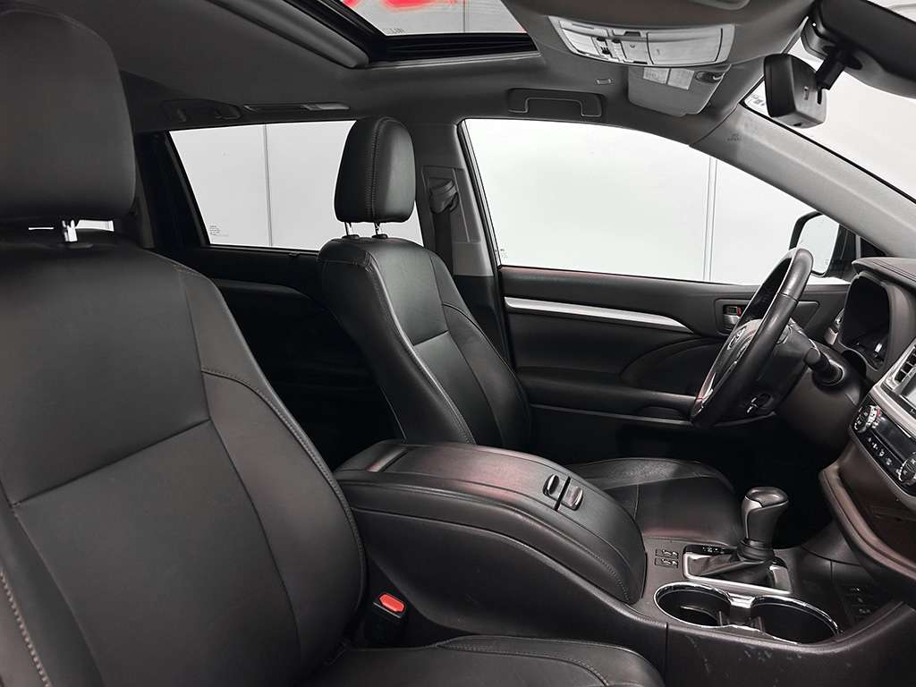 2018 Toyota Highlander - Image 22