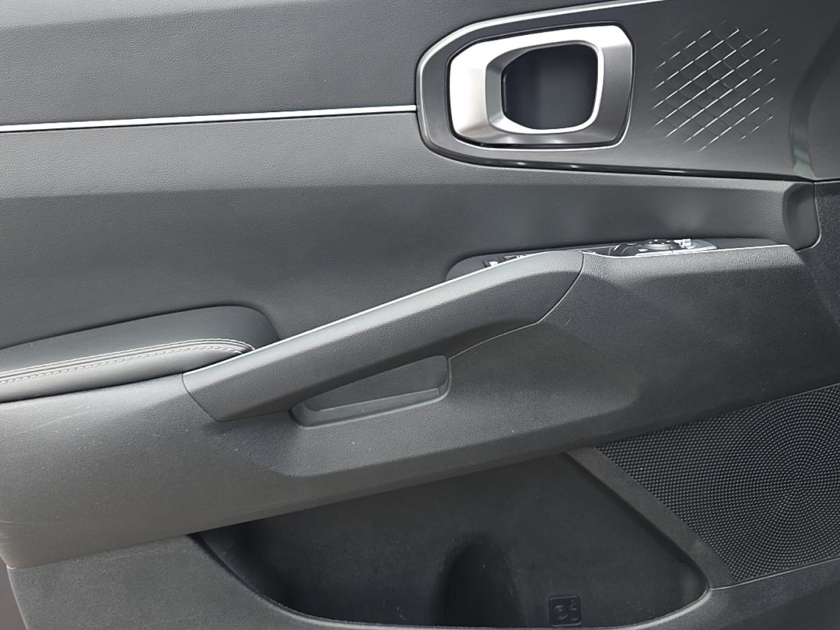 2025 Kia Sorento - Image 9
