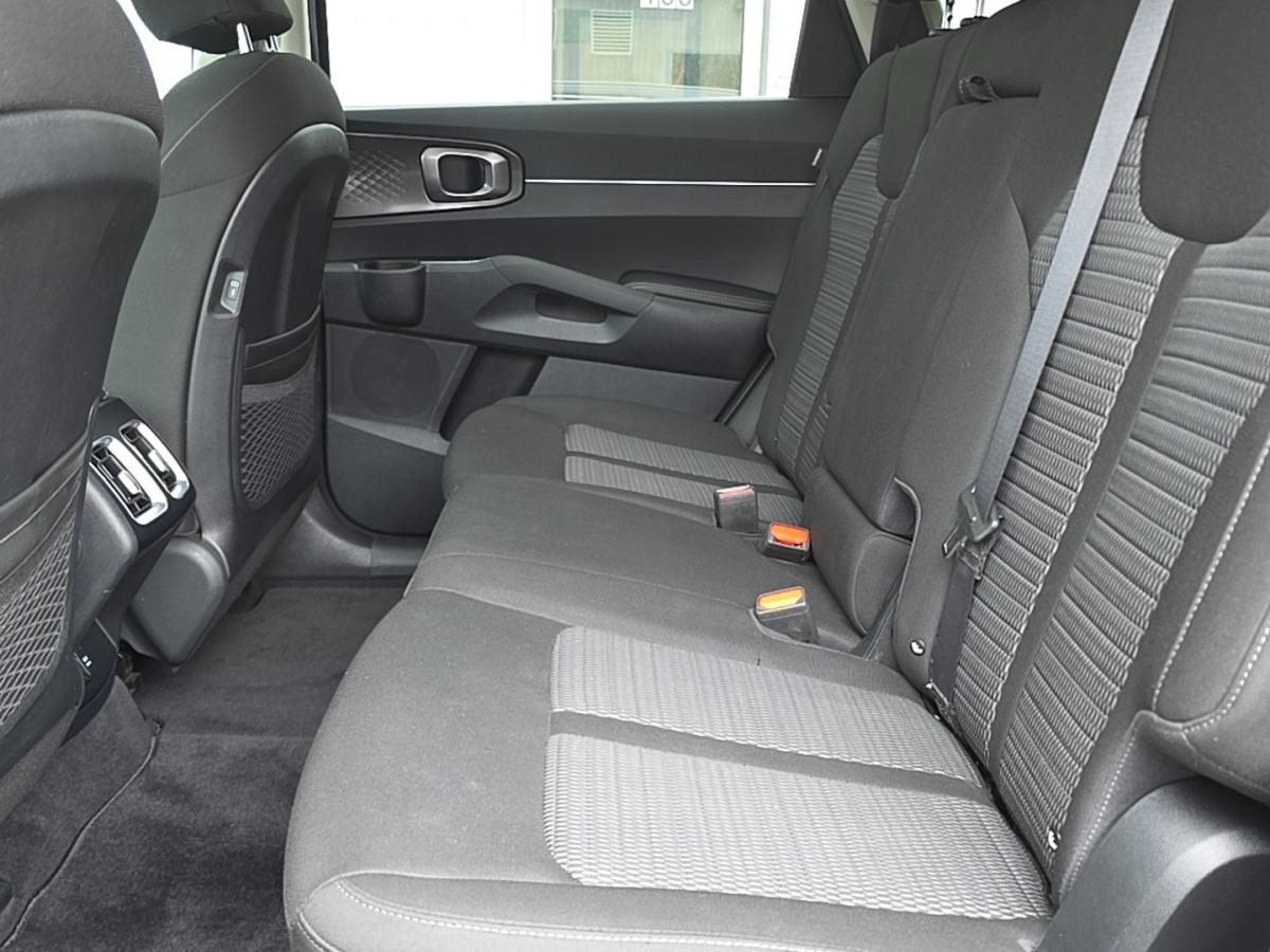 2025 Kia Sorento - Image 13