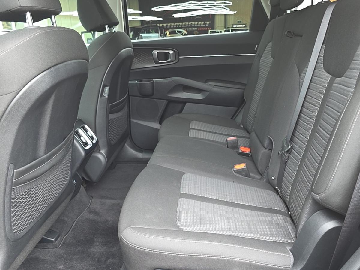 2025 Kia Sorento - Image 16