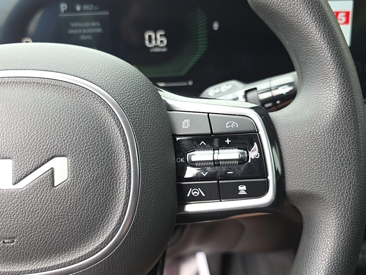 2025 Kia Sorento - Image 23