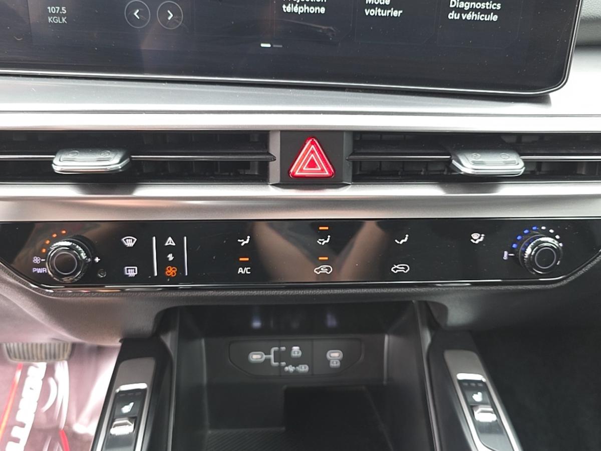 2025 Kia Sorento - Image 24