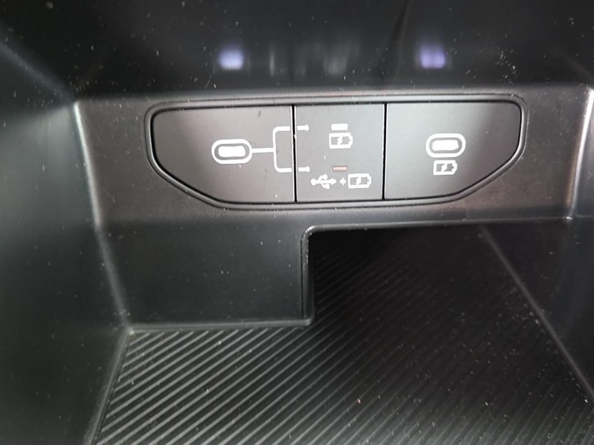 2025 Kia Sorento - Image 26