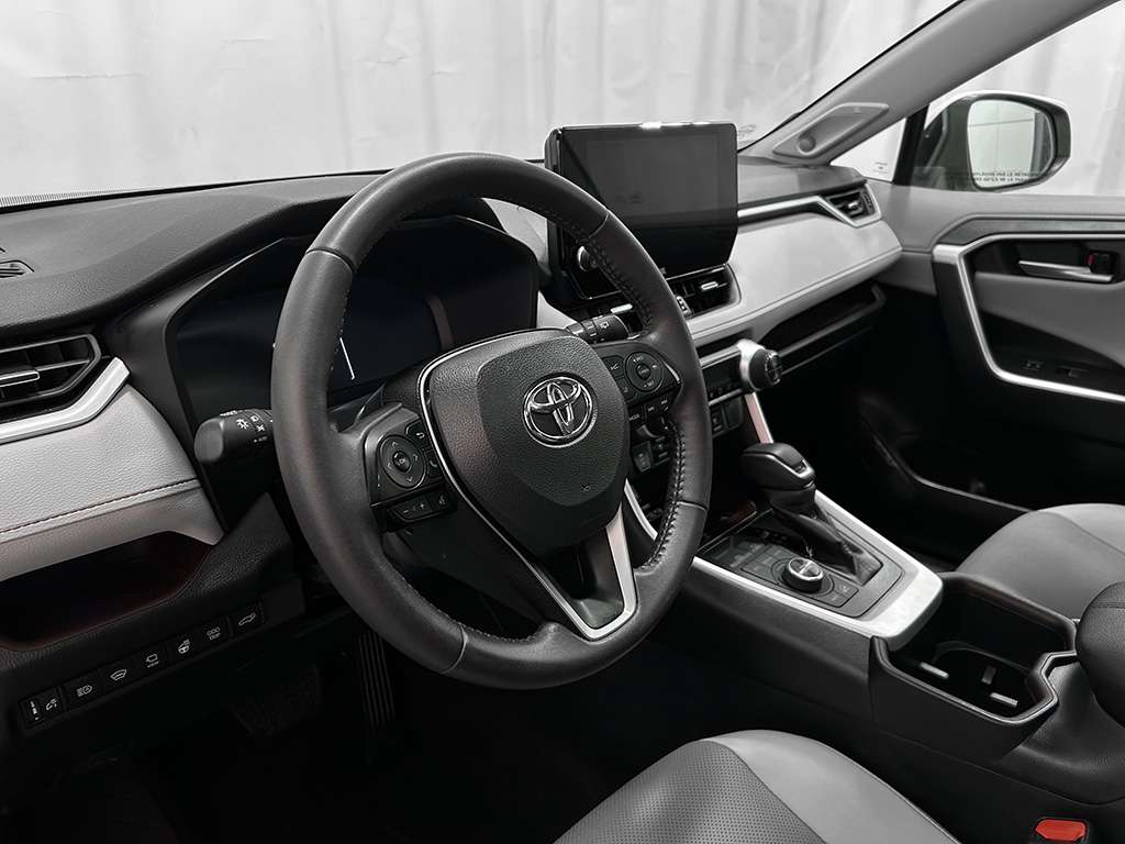 2023 Toyota Rav4 - Image 8