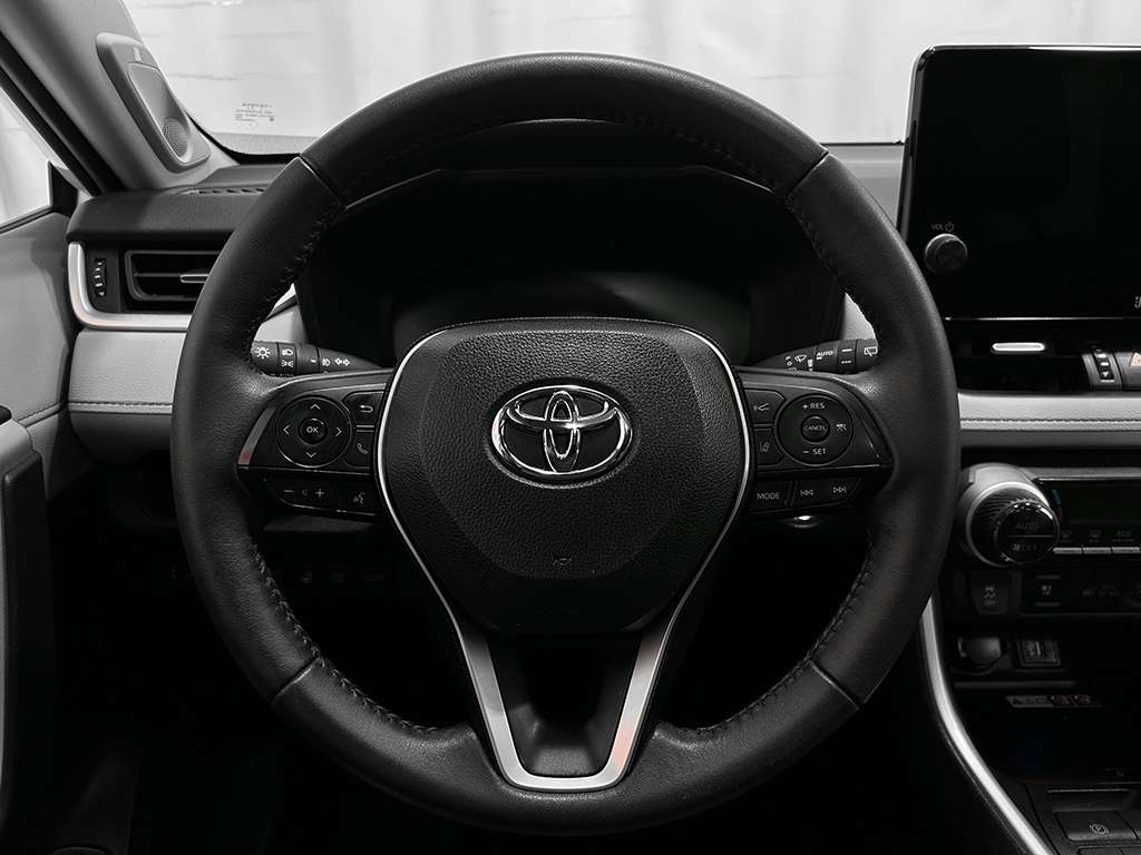 2023 Toyota Rav4 - Image 11