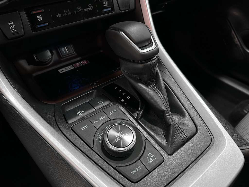 2023 Toyota Rav4 - Image 13