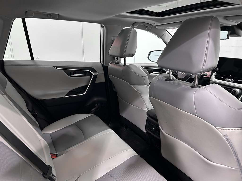 2023 Toyota Rav4 - Image 19